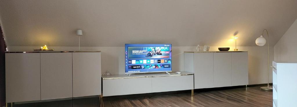 TV a/nebo společenská místnost v ubytování Vanilla Dream - Stilvoller Rückzugsort in Bestlage von Porta Westfalica