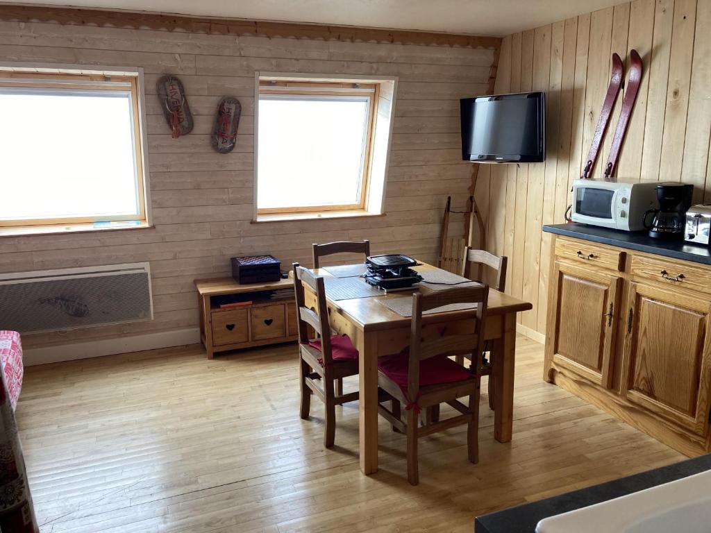 Kuchyň nebo kuchyňský kout v ubytování Studio montagne