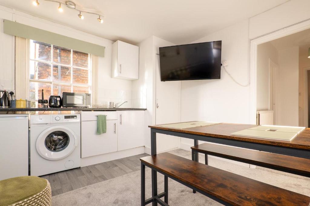 Kuchyň nebo kuchyňský kout v ubytování Aesthetic Ampthill Apartment