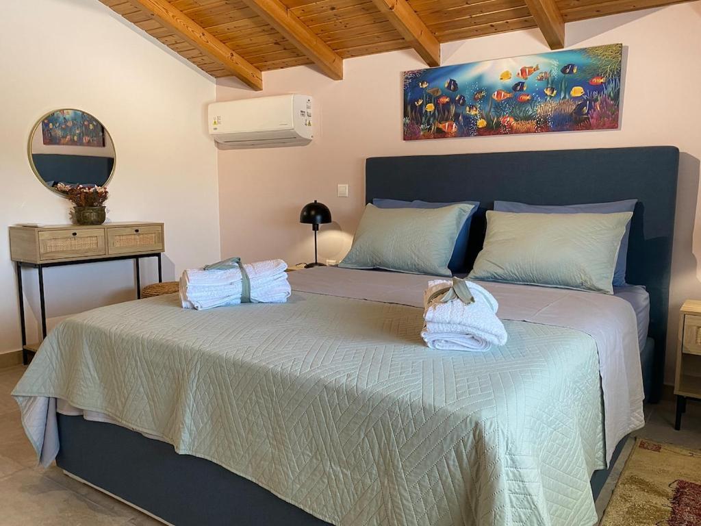 Postel nebo postele na pokoji v ubytování Ακτή Βολέρι panoramic view suite-parking-5g wifi