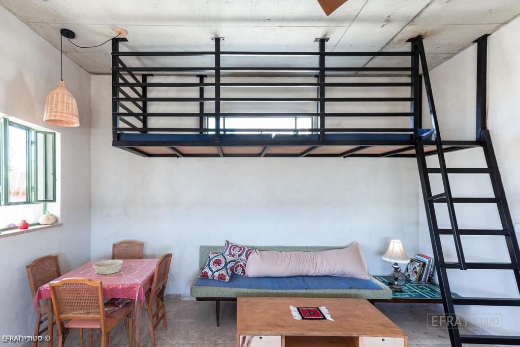 Voodi või voodid majutusasutuse בקתה וטבילה במדבר toas