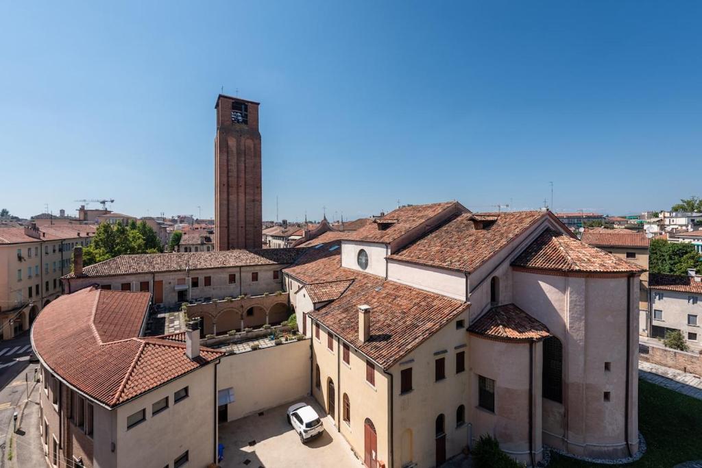 Φωτογραφία από το άλμπουμ του Design Apartment city center with free parking στο Τρεβίζο