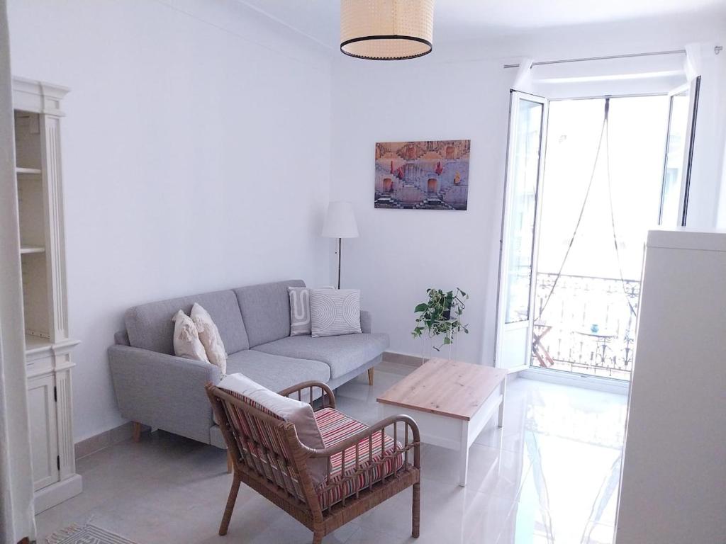 Spacious apartment with balcony - Nice center