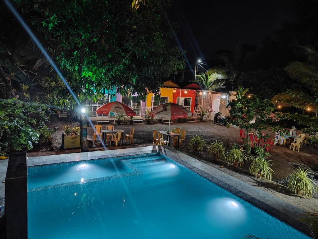 Πισίνα στο ή κοντά στο Madhurleela