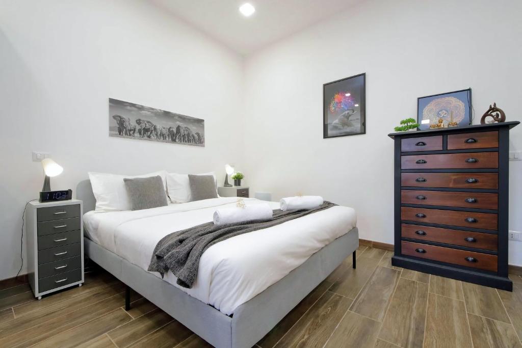 Giường trong phòng chung tại A Casa di Stefano by Domus&Dimore