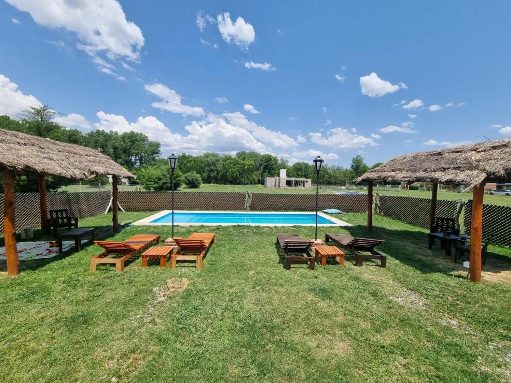 Πισίνα στο ή κοντά στο Cabañas Nuevos Elefantes