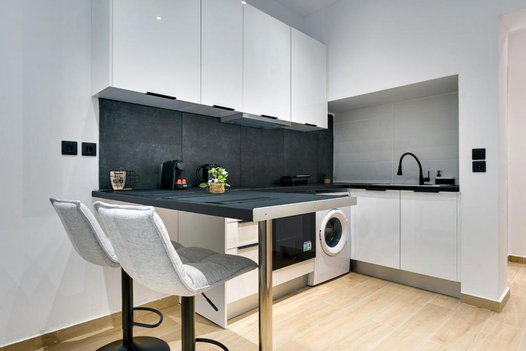CityLife apartment 2'from metaxourgio station 2B
