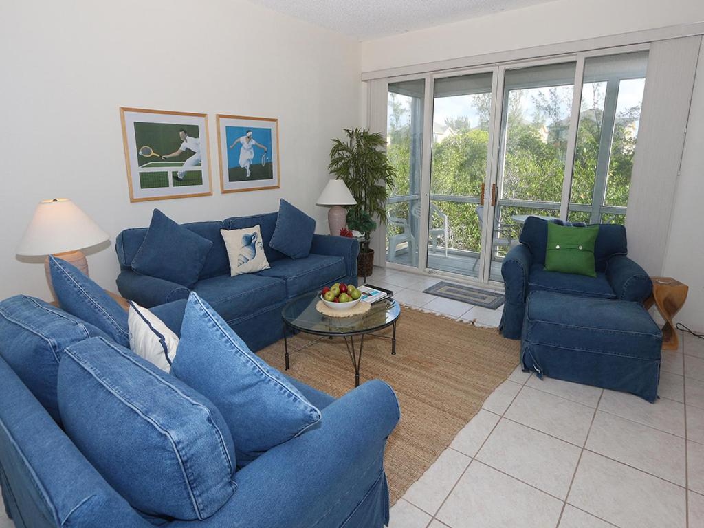 Χώρος καθιστικού στο Cedars East #509