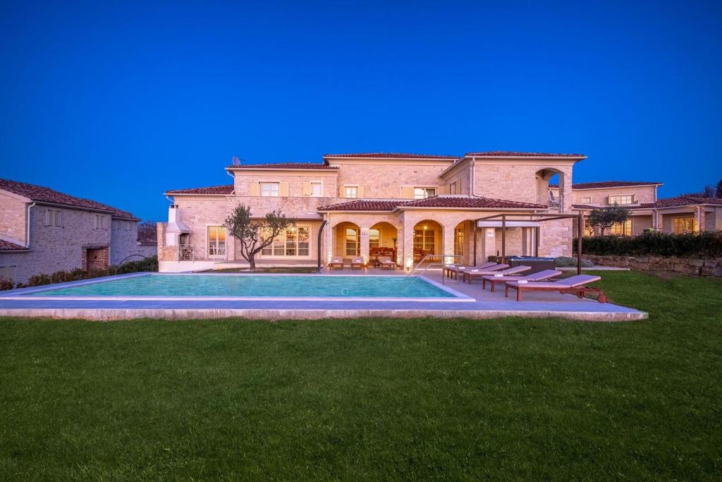 Bassein majutusasutuses Ferienhaus Mit Privatpool Für 10 Personen Ca 400 M Sup2 In Bajkini, Istrien Binnenland Von Istrien või selle lähedal