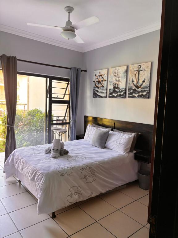 Giường trong phòng chung tại Topanga, Uvongo Margate, South Coast, KZN