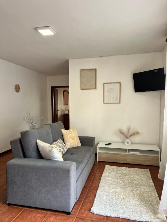 a living room with a couch and a table at Meu Quintal 1, Calheta-Madeira in Calheta