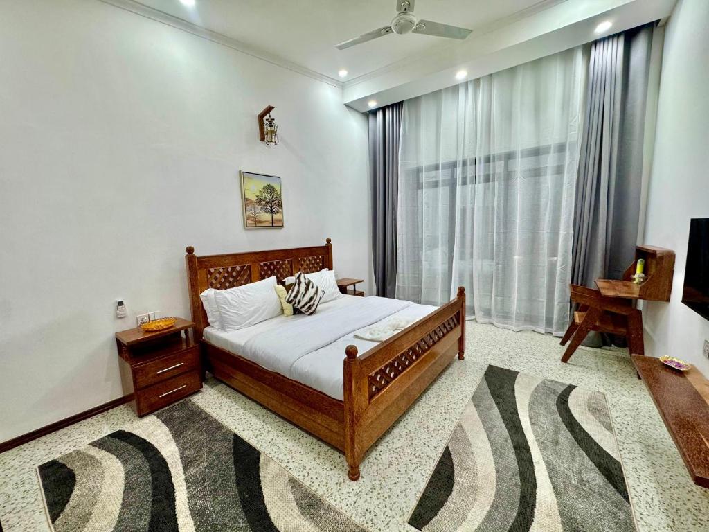 Ένα ή περισσότερα κρεβάτια σε δωμάτιο στο Mnazi Dream House