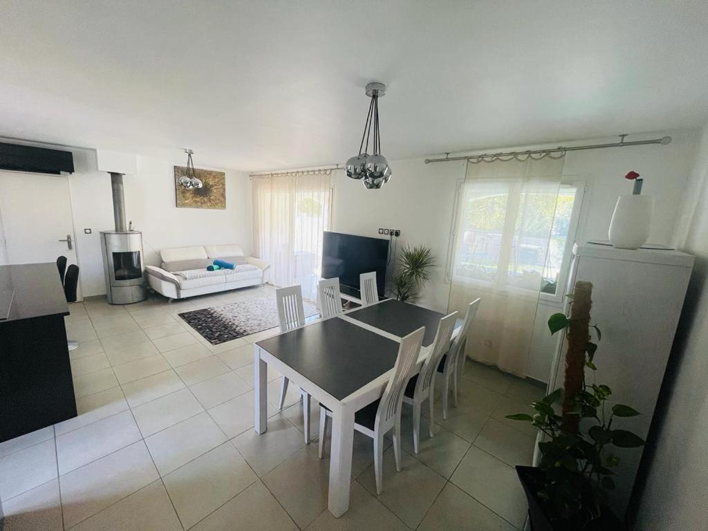 Kuchyň nebo kuchyňský kout v ubytování Vila Paradise