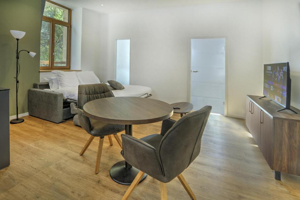 Televiisor ja/või meelelahutuskeskus majutusasutuses Auberge de Morcles