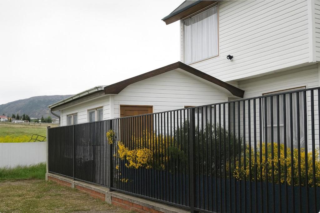 Το κτήριο όπου στεγάζεται  η παραθεριστική κατοικία