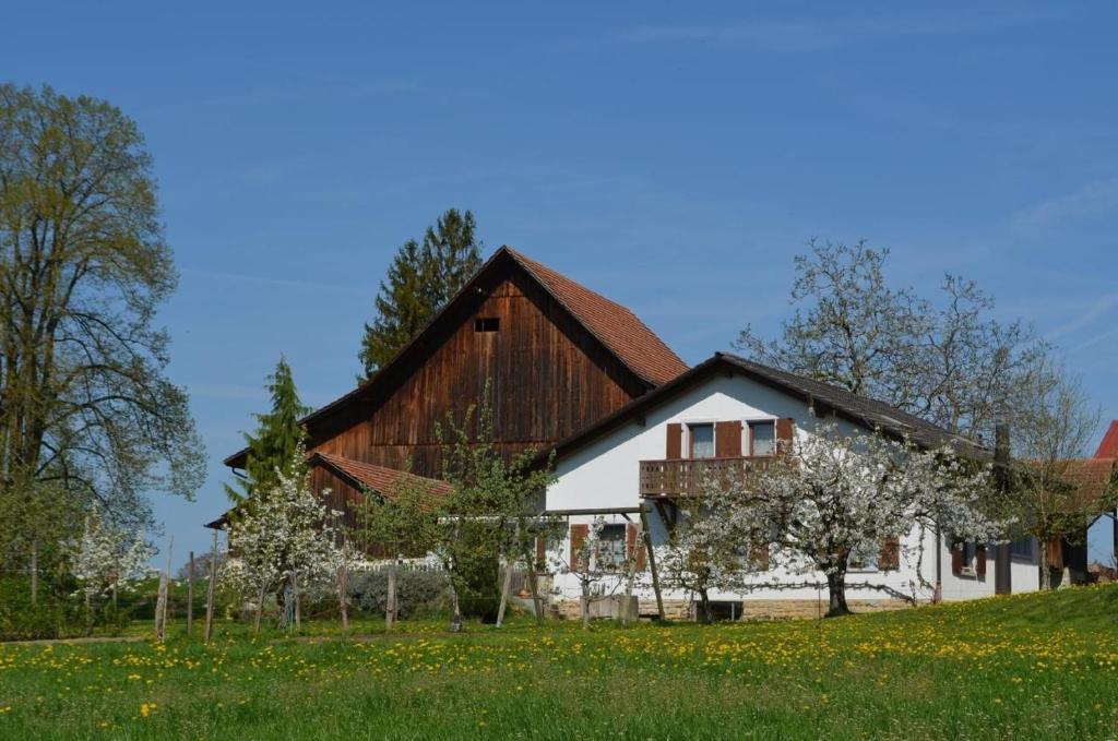 Το κτήριο όπου στεγάζεται  το διαμέρισμα