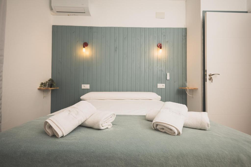 a bedroom with two beds with towels on the floor at Hotel Rural Macondo in Trujillanos