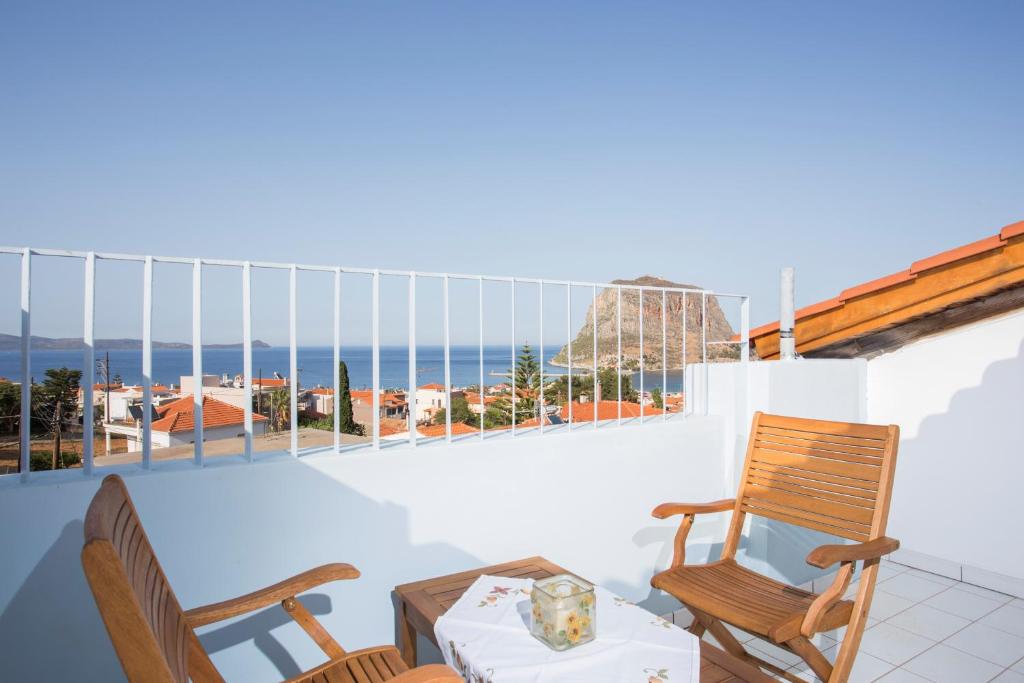 Balkón nebo terasa v ubytování Monemvasia Green Apartments