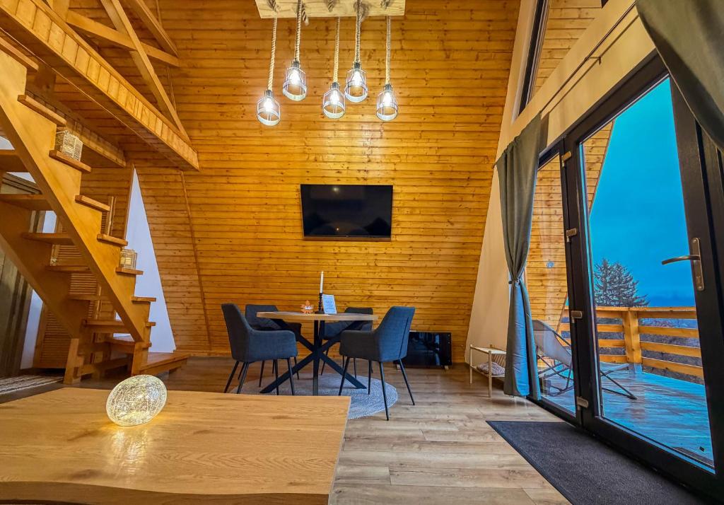 Μια τηλεόραση ή/και κέντρο ψυχαγωγίας στο Art A Cabin