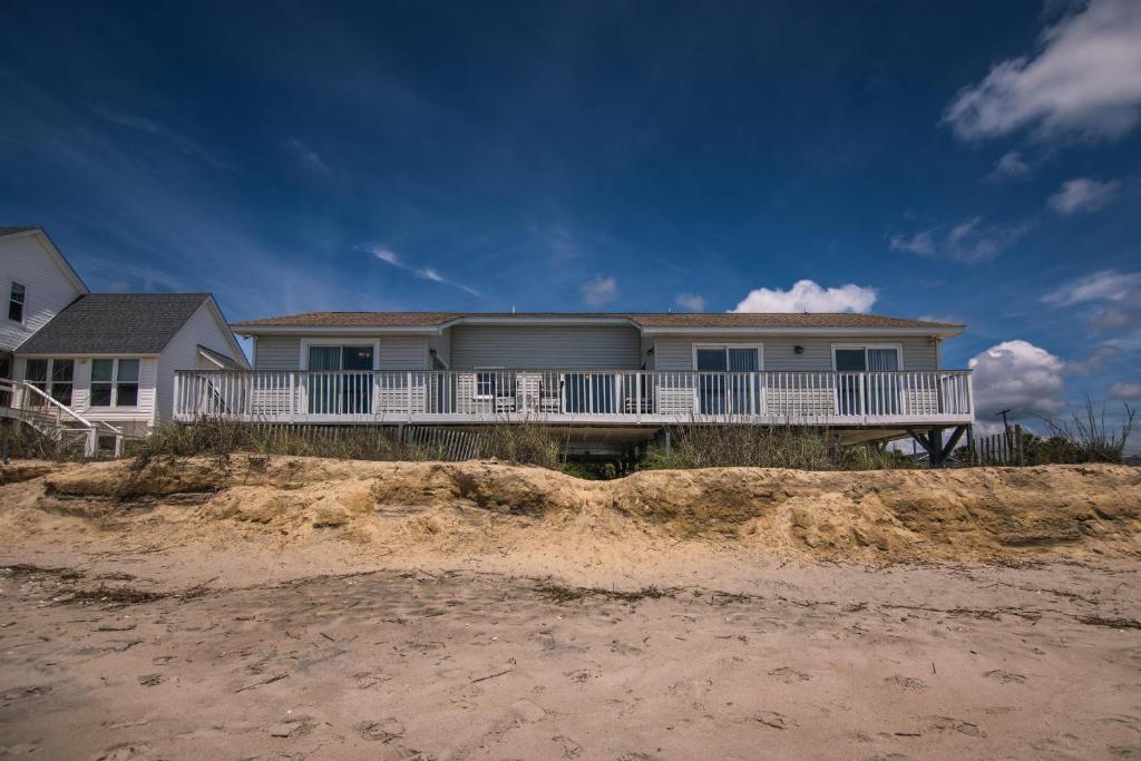 a house on top of a sand hill at Sea Breeze in Edisto Island