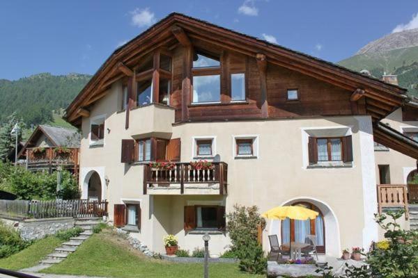 Nespecifikovaný výhled na hory nebo výhled na hory při pohledu z apartmánu