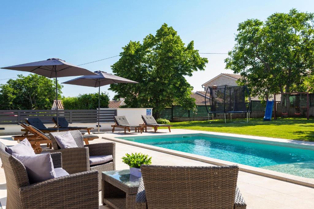 Bassein majutusasutuses Villa Anavi või selle lähedal