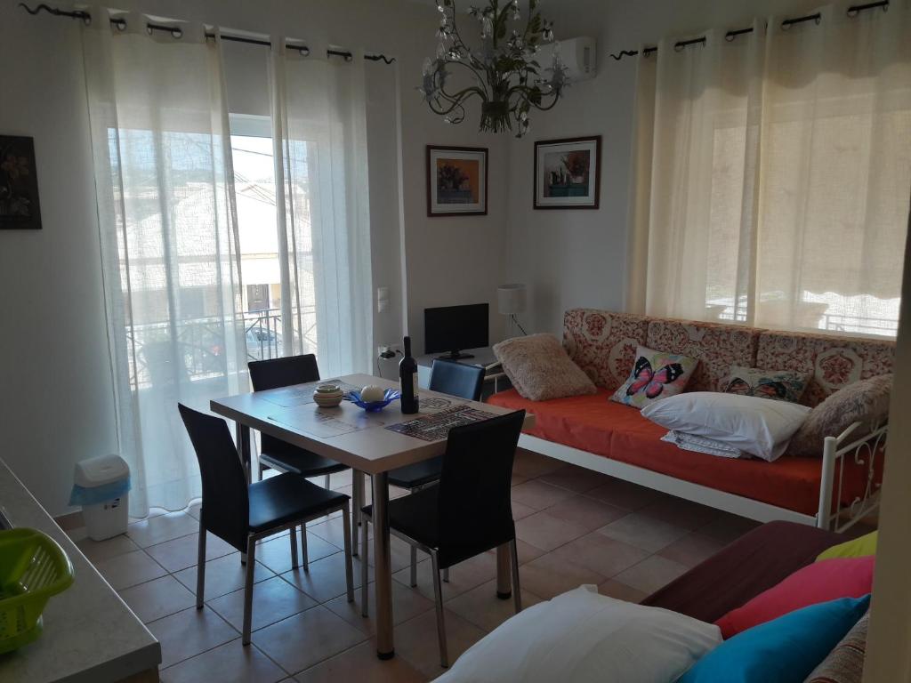 A seating area at Foivos Seaside Apartments