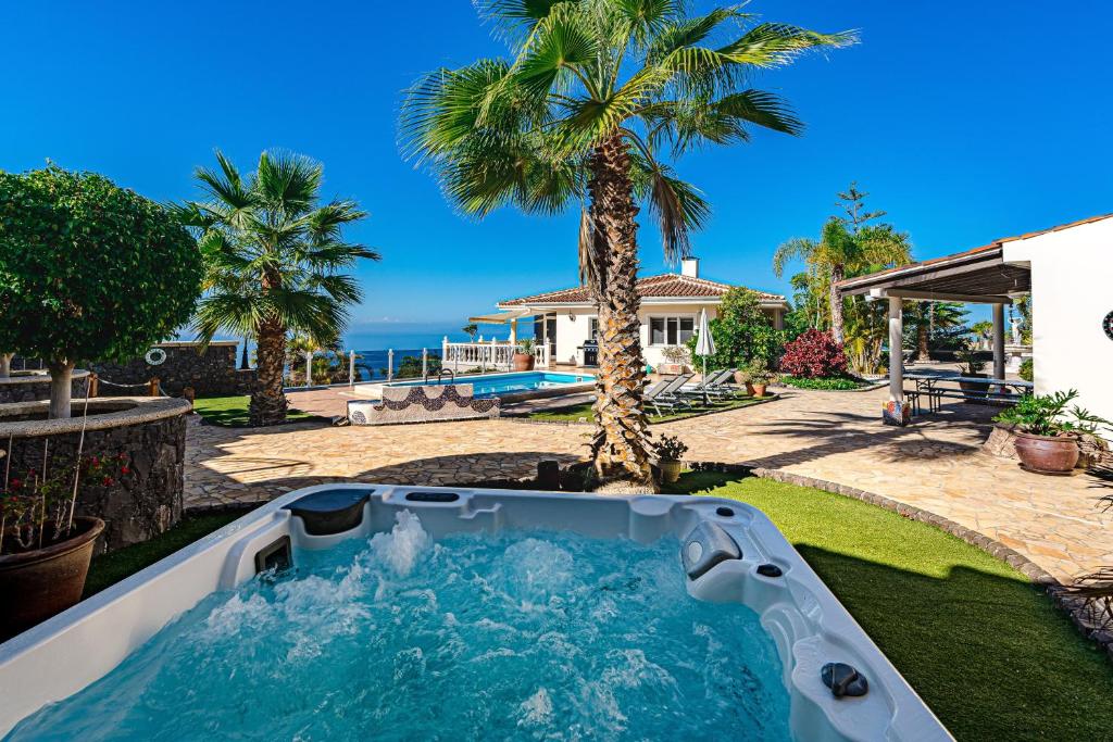 Bazén v ubytování Luxusvilla Mit Fantastischem Meerblick nebo v jeho okolí