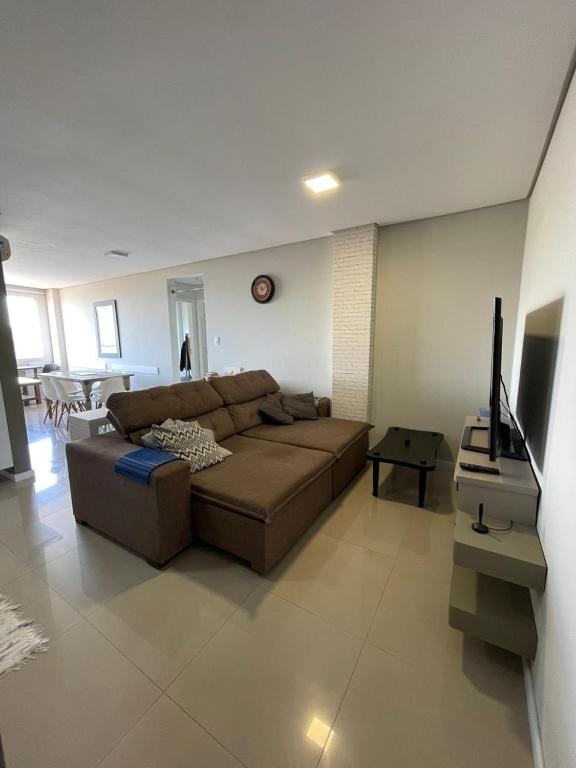 Χώρος καθιστικού στο Lindo Apartamento - 150 metros da Praia do Gravatá