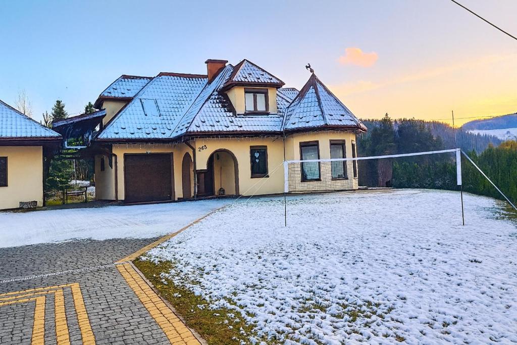 Το κτήριο όπου στεγάζεται  η παραθεριστική κατοικία