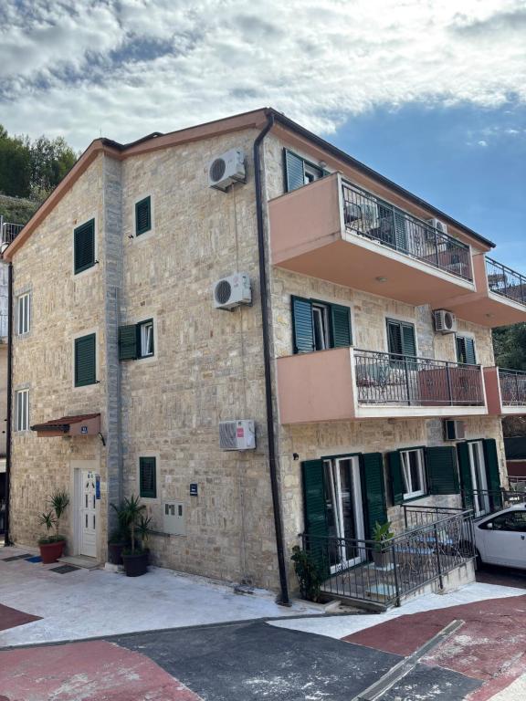 Budova, kde se apartmán nachází