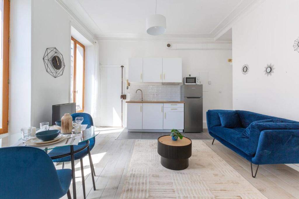 Kuchyň nebo kuchyňský kout v ubytování Appartement avec jardin et parking Melun centre