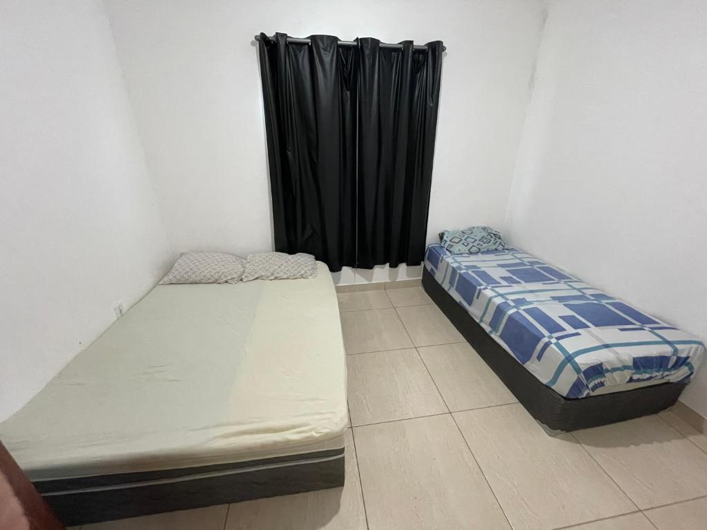 Ένα ή περισσότερα κρεβάτια σε δωμάτιο στο Casa Duplex 2 quartos com amplo quintal