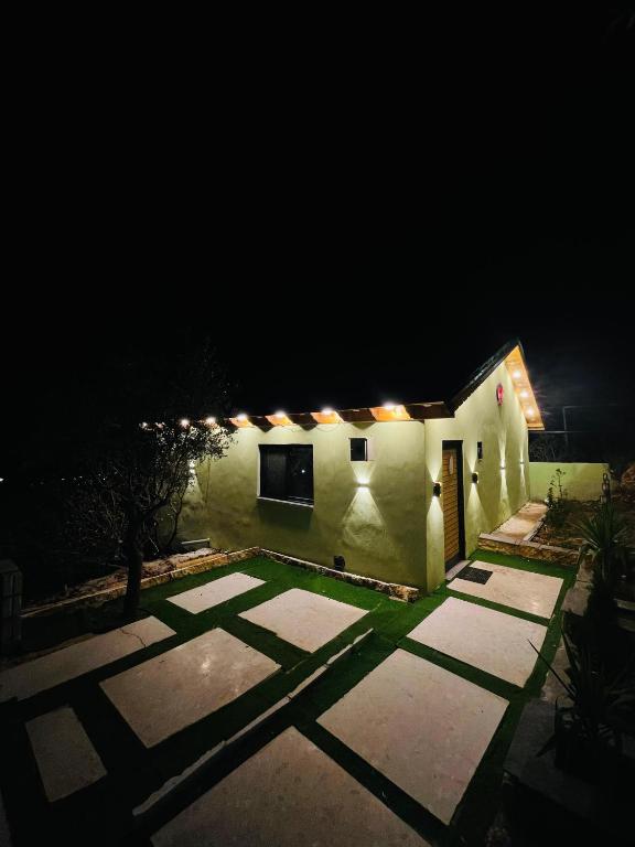 Budova, kde se chata nachází