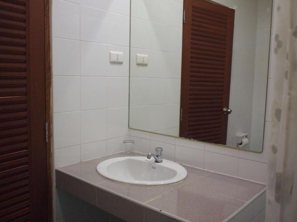 Koupelna v ubytování Roongruang Hotel