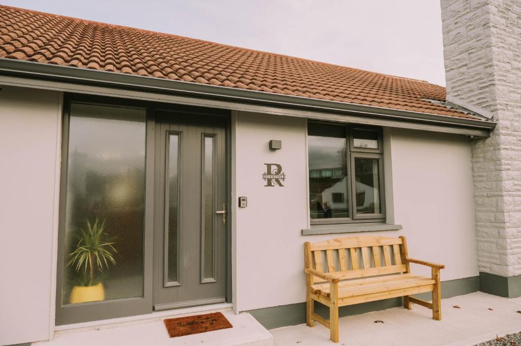 Το κτήριο όπου στεγάζεται  η παραθεριστική κατοικία