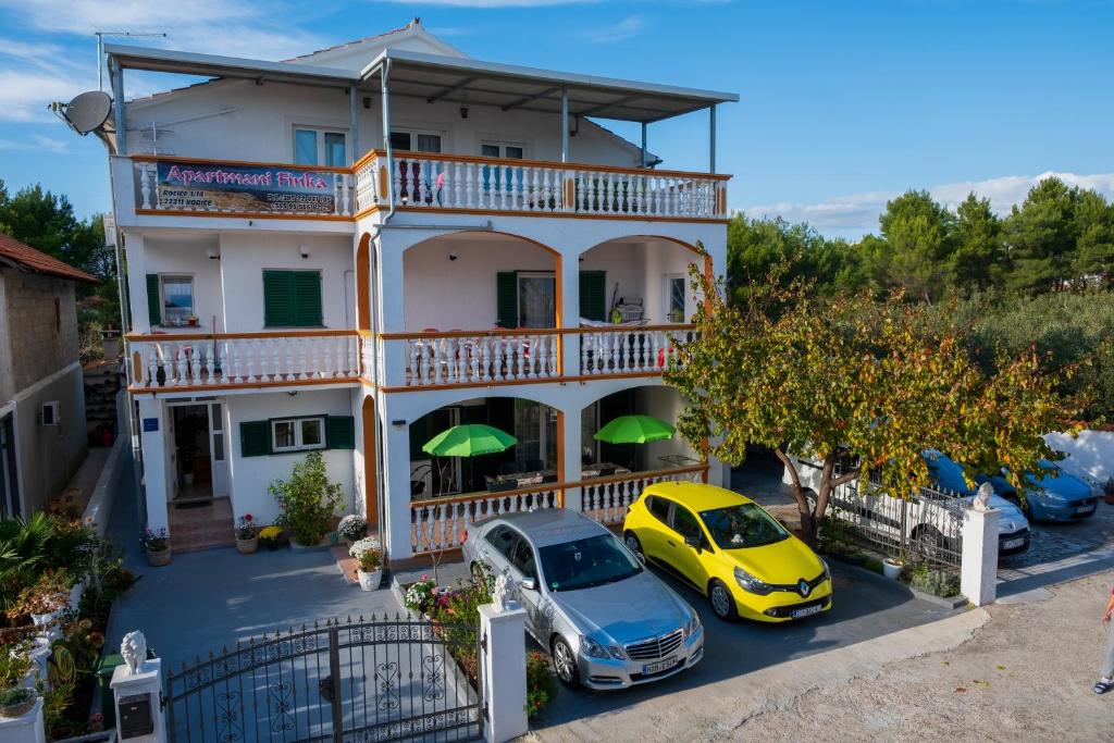 Apartments with parking space Vodice - 22557