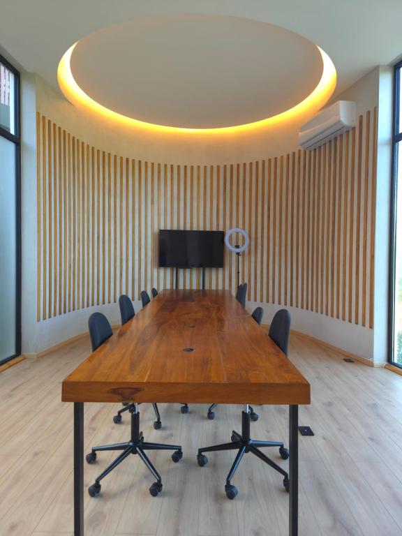 Ärikülastajate ala ja/või konverentsiruum majutusasutuses "Tropical Vibe" Private Jacuzzi, Free beach club & Rooftop Pools