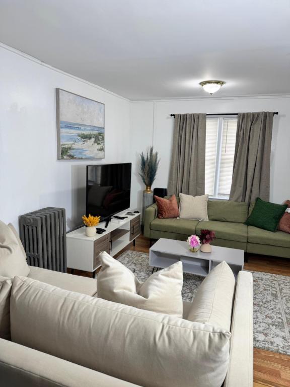 Χώρος καθιστικού στο Julie's Cozy Haven - Peaceful Retreat