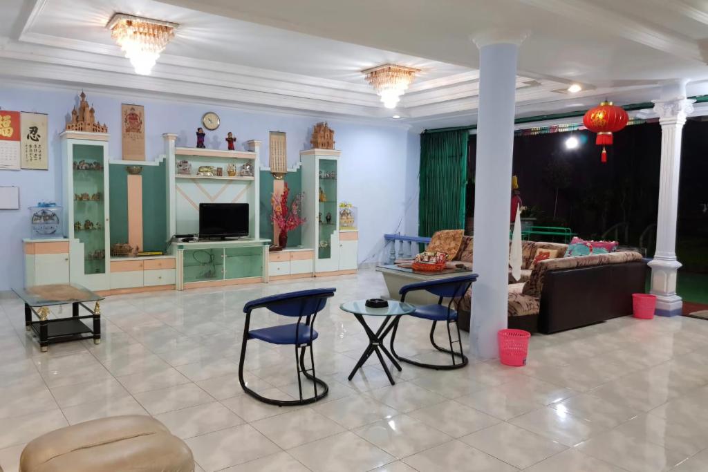 Posezení v ubytování Villa MATAHARI BANDUNGAN