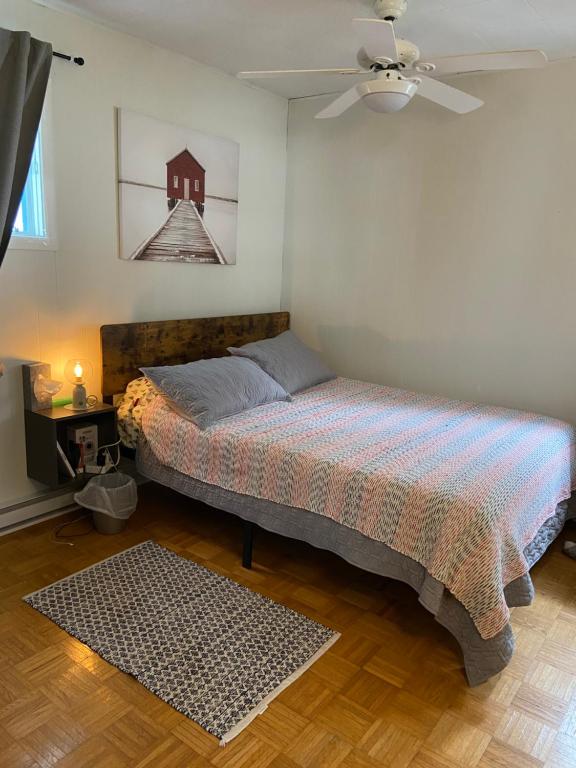 Voodi või voodid majutusasutuse T h e l a k e h o u S e Spa et bord de leau toas