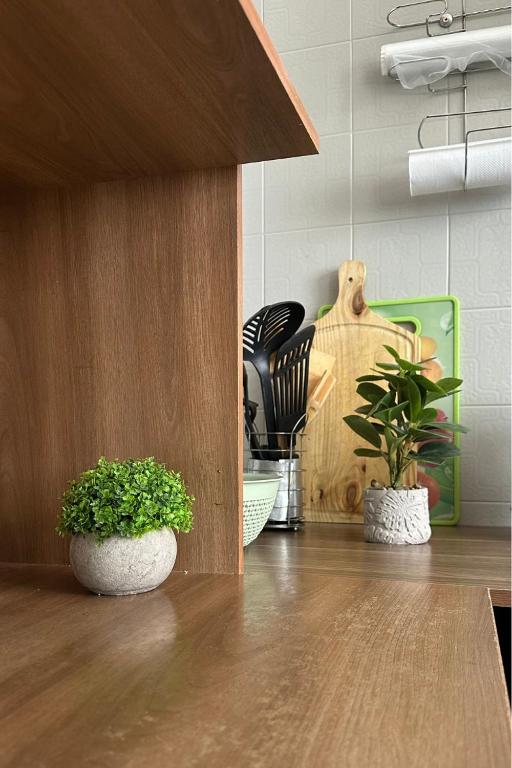 Casa con garage, cerca de free shop restaurante