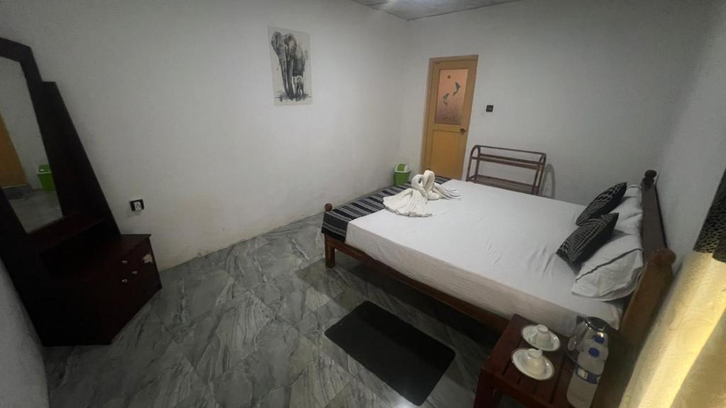 a bedroom with a bed in a room at Mango paradise sigiriya in Dambulla