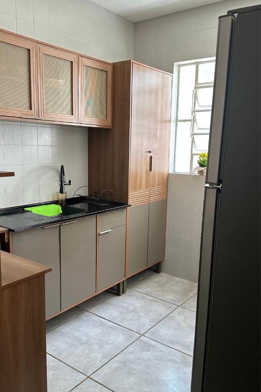 Casa con garage, cerca de free shop restaurante