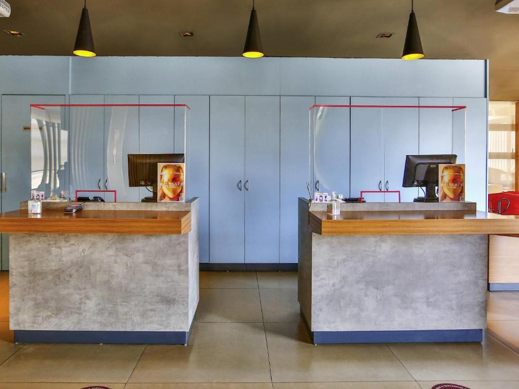 TV a/nebo společenská místnost v ubytování ibis Goiânia