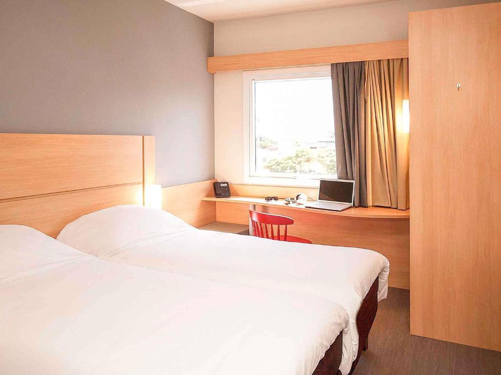 Ένα ή περισσότερα κρεβάτια σε δωμάτιο στο ibis Montenegro