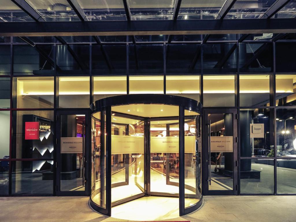 a store front with a revolving door in a building at Mercure Tetovo in Tetovo