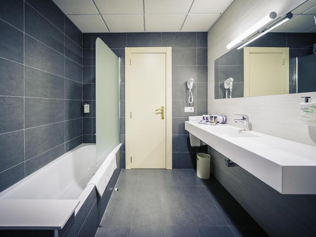 Hotel Carlton Rioja - 2