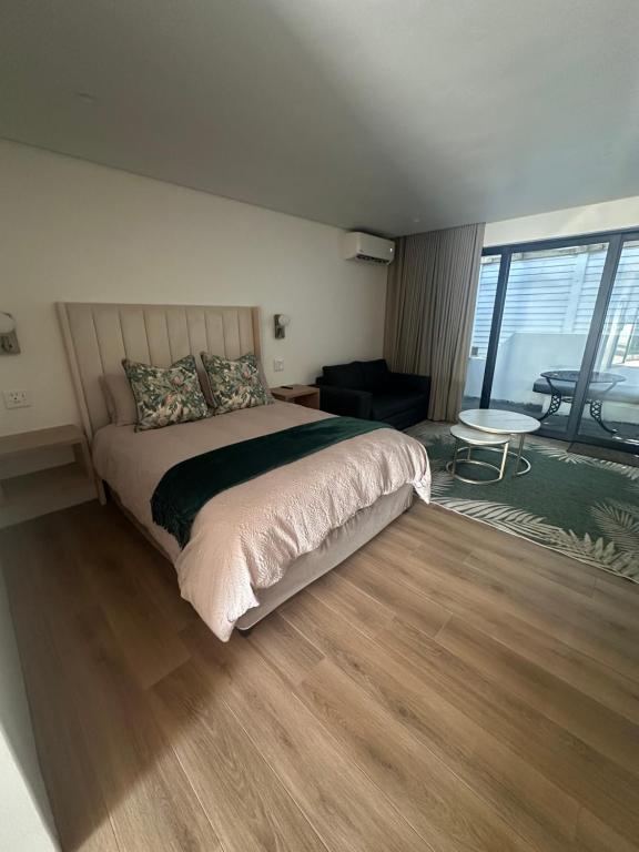 Ένα ή περισσότερα κρεβάτια σε δωμάτιο στο Two Tides