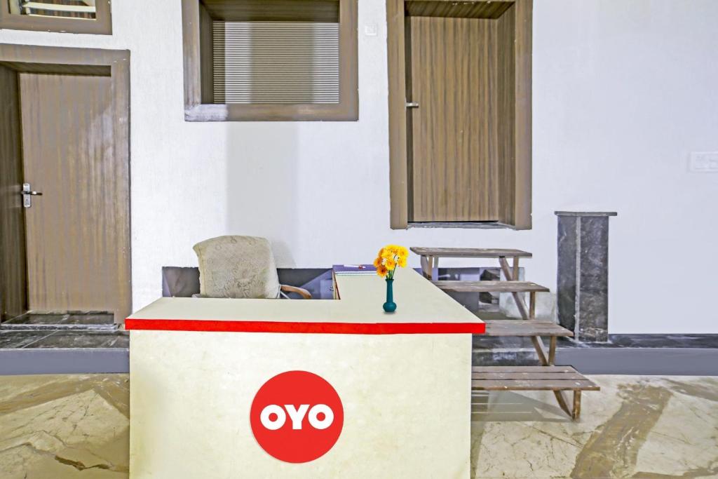 Istumisnurk majutusasutuses Hotel O atithi in Garha Jabalpur